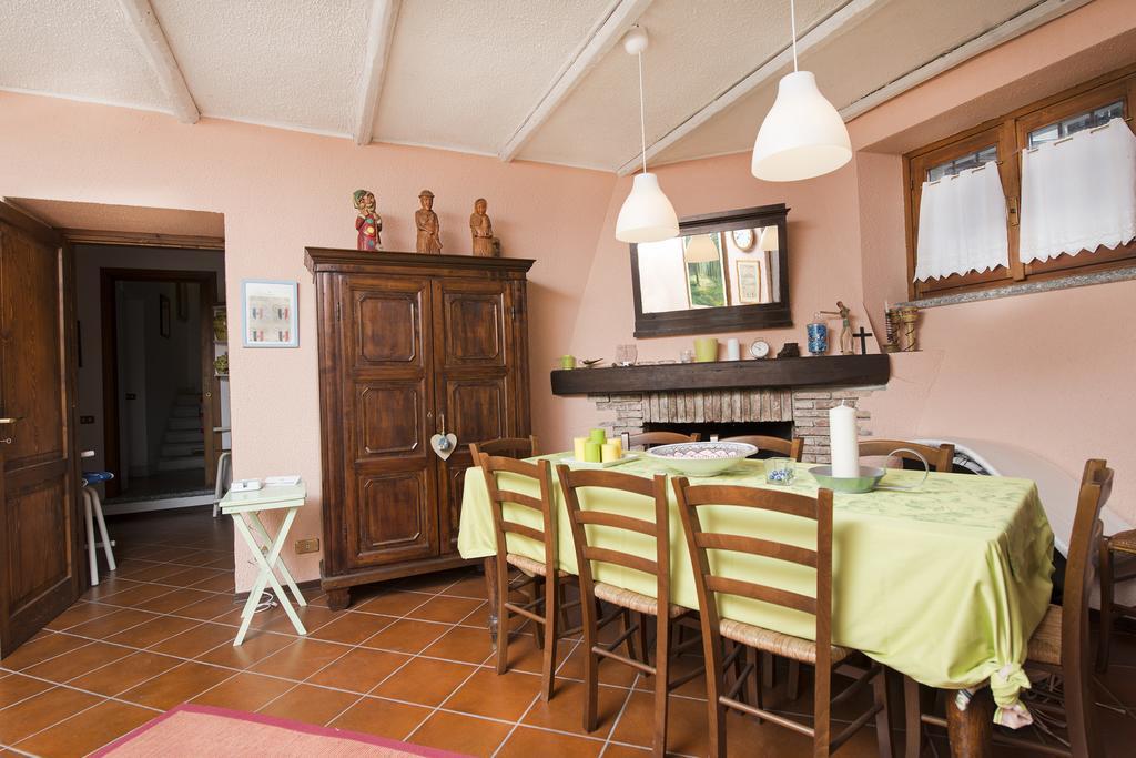 Villa Pinetina B&B Lasnigo ภายนอก รูปภาพ