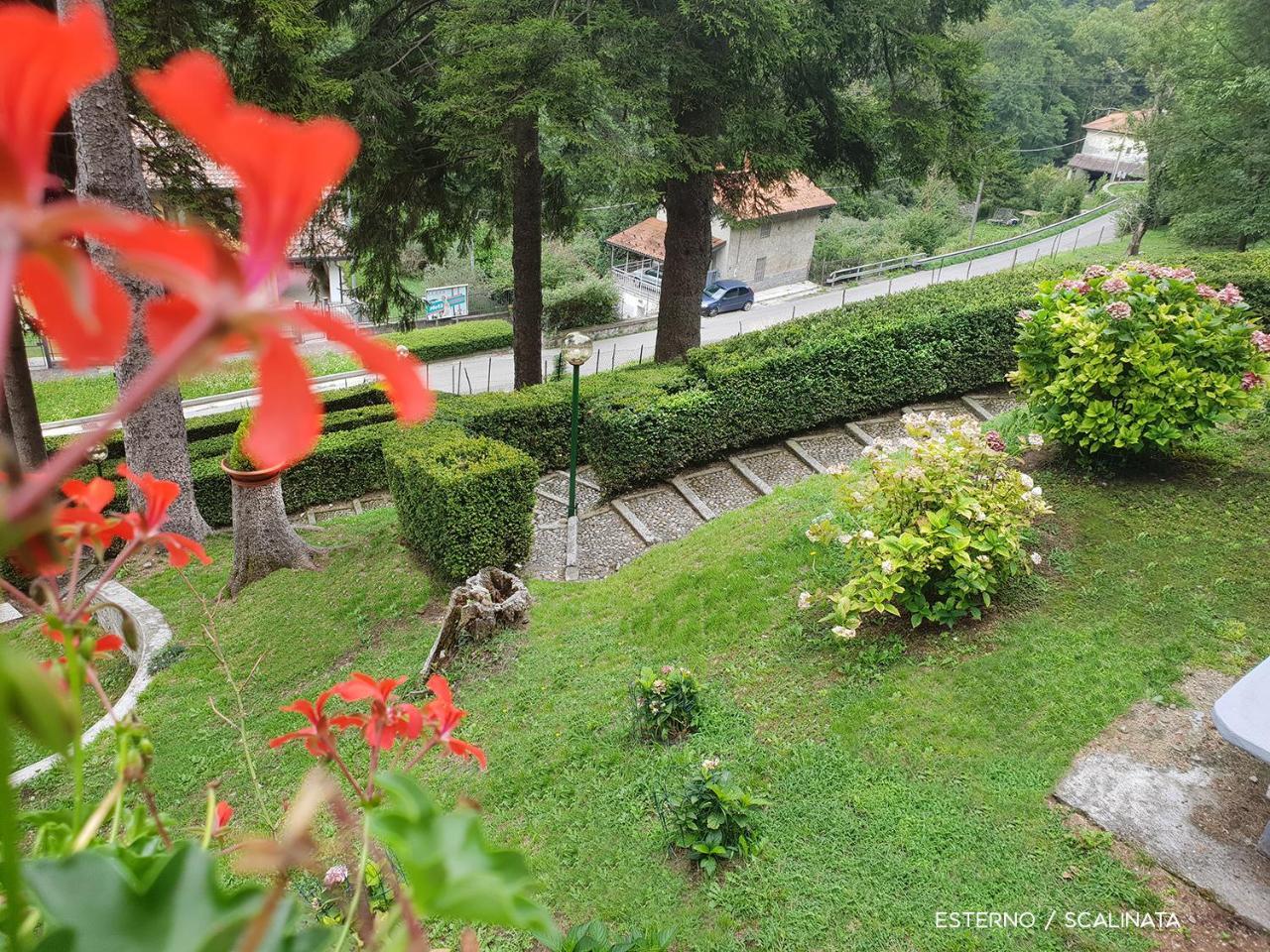 Villa Pinetina B&B Lasnigo ภายนอก รูปภาพ